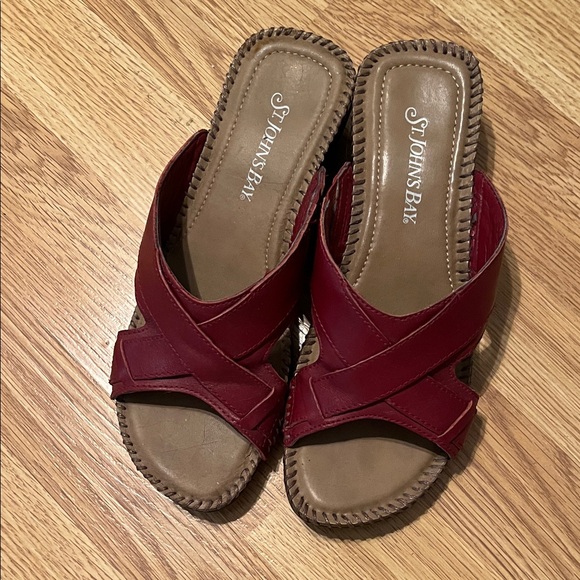 St. John's Bay Women's RED/burgundy Sandals - Picture 1 of 8